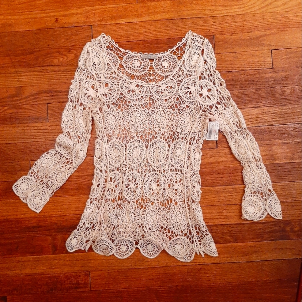 ISSI crochet top